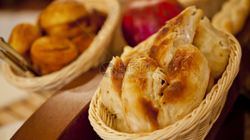 孩子吃糖粘牙别硬抠，聪明妈妈这样做